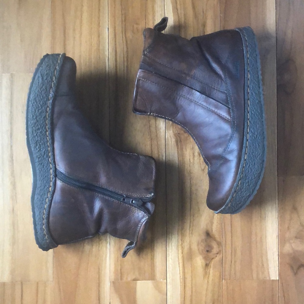 Earth boots
